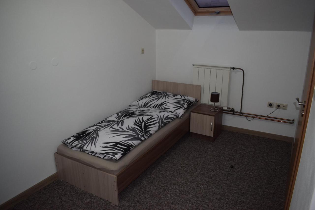 Ms-Ubytovanie Hotel Alsókubin Kültér fotó