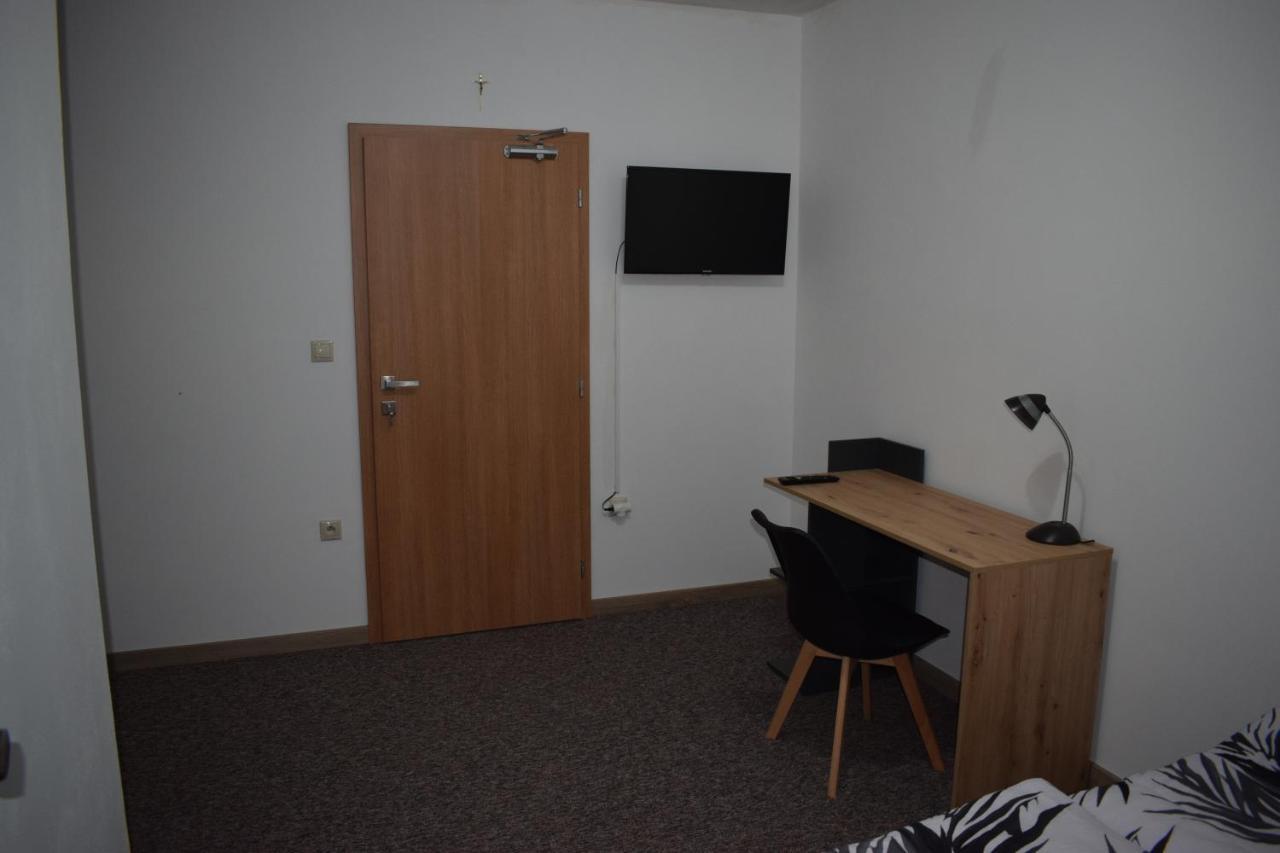 Ms-Ubytovanie Hotel Alsókubin Kültér fotó